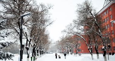 赏雪景，邂逅工业学院……